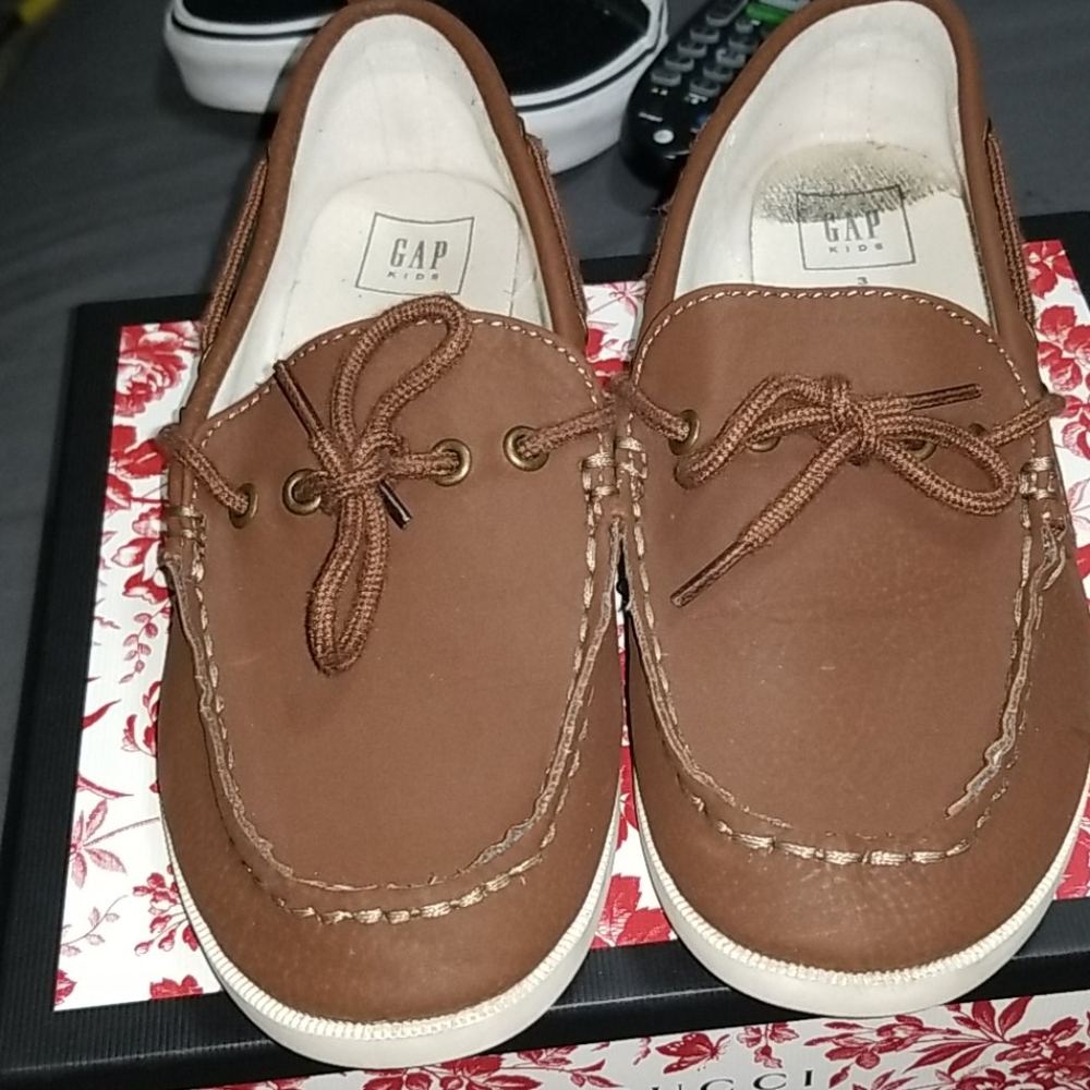 Used ,No box Gap dress shoes sz 3Y
